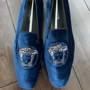Versace navy suede men’s loafer. In good condition. Size 44.
